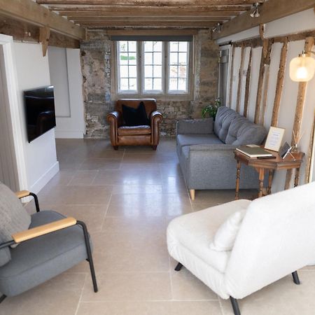 Seven Abbey Lane Villa Саутъм Екстериор снимка