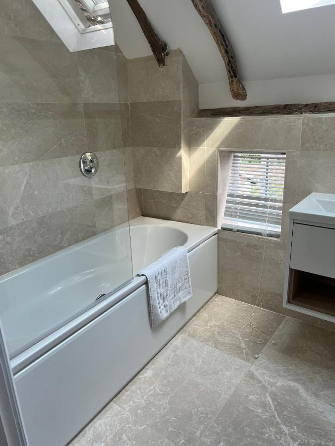 Seven Abbey Lane Villa Саутъм Екстериор снимка