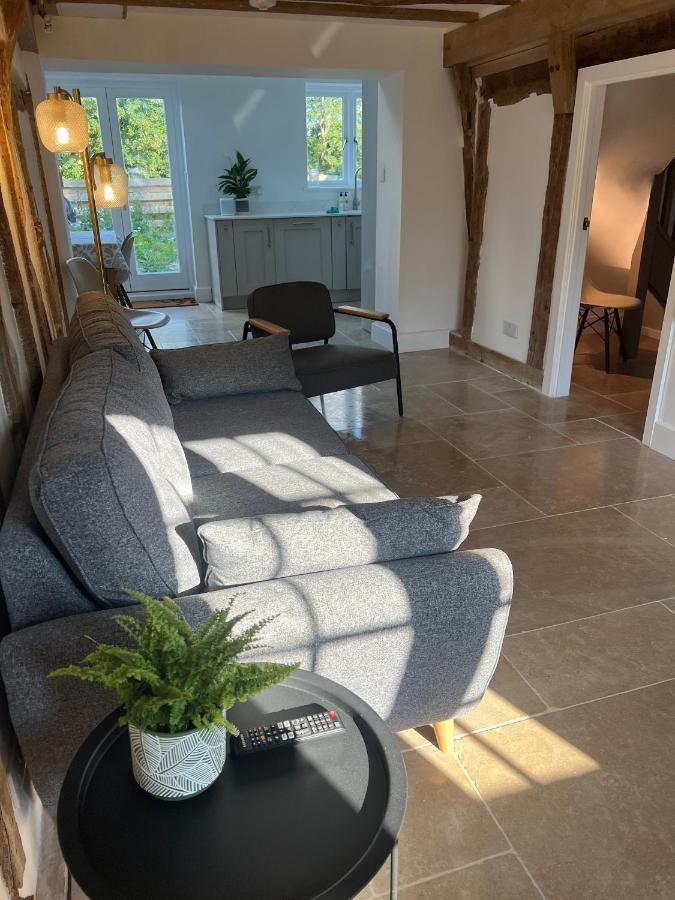 Seven Abbey Lane Villa Саутъм Екстериор снимка