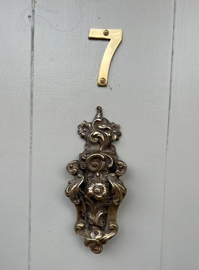 Seven Abbey Lane Villa Саутъм Екстериор снимка
